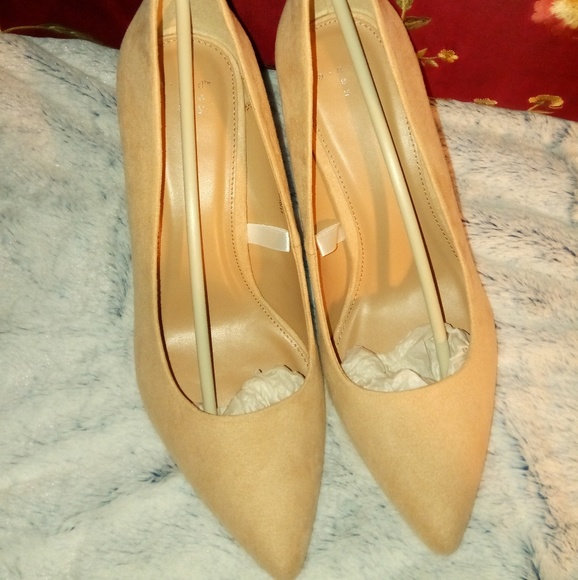 Sold**Womens Honey Beige Heels - Picture 5 of 8